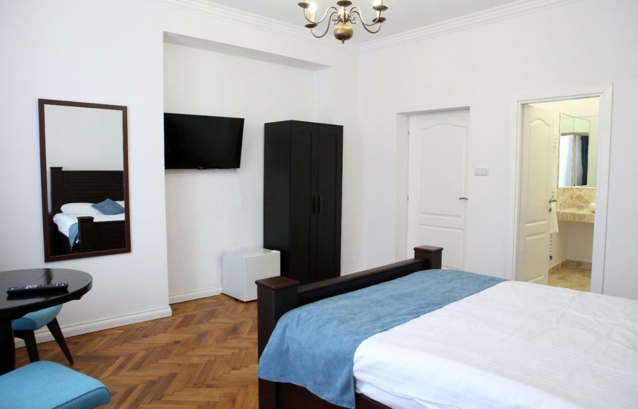 Aleea Teilor Hotel Câmpulung Buitenkant foto