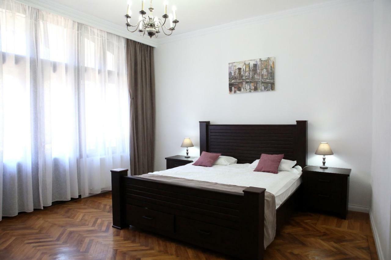 Aleea Teilor Hotel Câmpulung Buitenkant foto