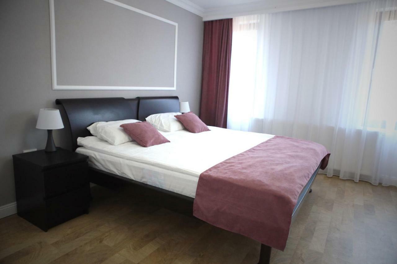 Aleea Teilor Hotel Câmpulung Buitenkant foto