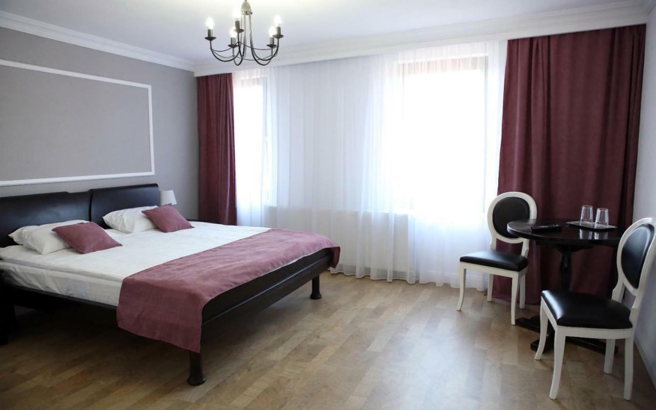 Aleea Teilor Hotel Câmpulung Buitenkant foto