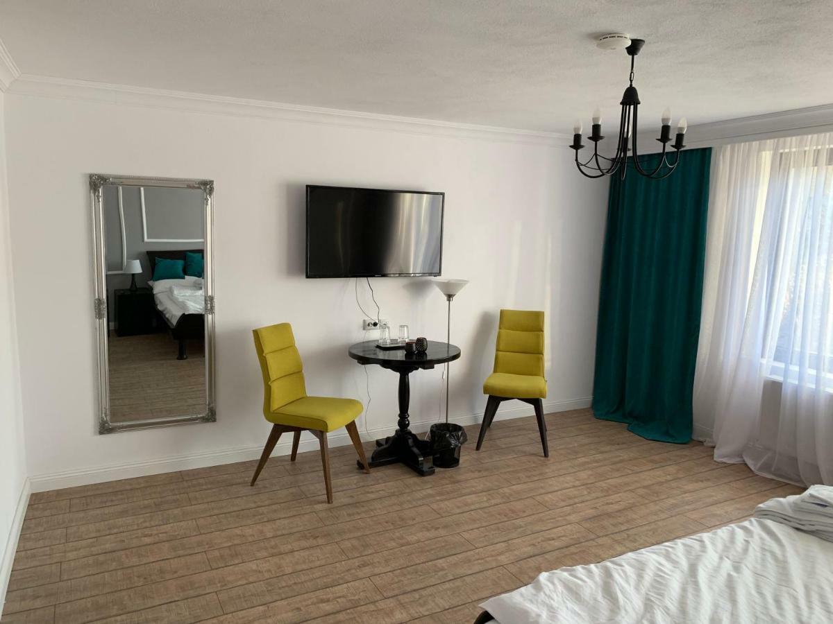 Aleea Teilor Hotel Câmpulung Buitenkant foto