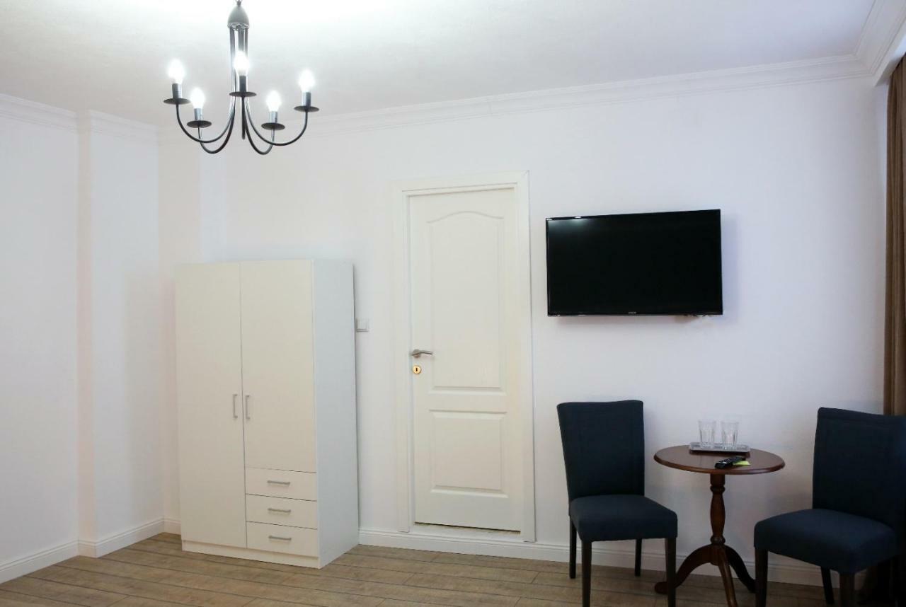 Aleea Teilor Hotel Câmpulung Buitenkant foto